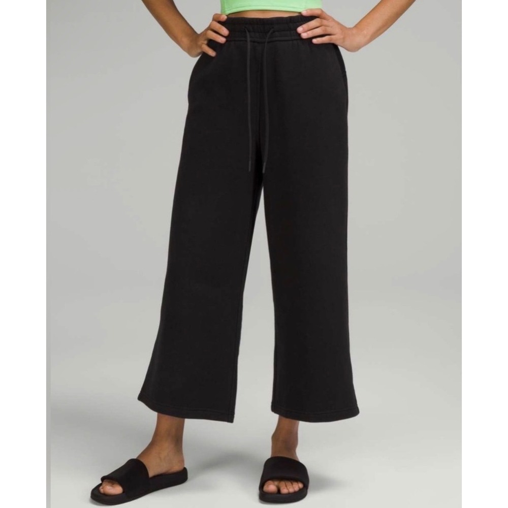 Lululemon Loungeful High-Rise Wide Leg Crop Black Size 2